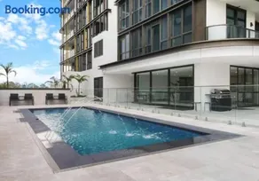 Stylish 2BR Apt with Pool & Views Near Parramatta - Image 2