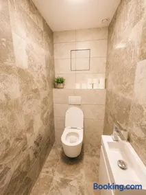 Newly Built Apartment with Free Parking & Balcony - Image 2