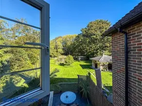 Squirrel Haven - Dog Friendly Woodland Retreat in Wootton Bridge, Isle of Wight - Image 5
