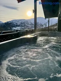 Great mountain cabin with jacuzzi in beautiful surroundings - Image 3