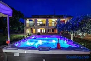 Apartment Tina with Jacuzzi - Image 2
