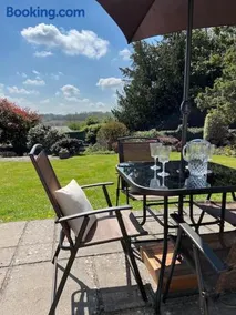 A spacious hidden gem with hot tub, lovely garden & views - Image 5
