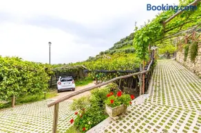 Starhost - La Casella seaview garden terrace and parking - Image 2