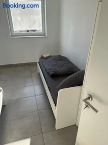 3 Zimmer Wohnung mit Balkon und Parkplatz - Image 4