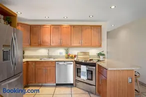 Beautiful 1 Bedroom Condo with Ocean Views | Oceanfront - Image 5