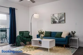 Verdant Retreat 2BR 2BA Spacious 2 KingBeds GymWFH - Image 1
