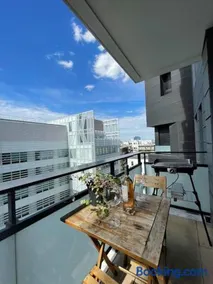 Cosy apart with balcony Eiffel Tower view - Image 1