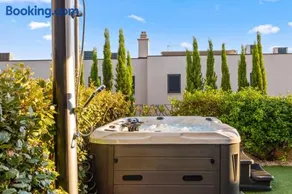 Pure Bliss Villa With Jacuzzi - Happy Rentals - Image 2