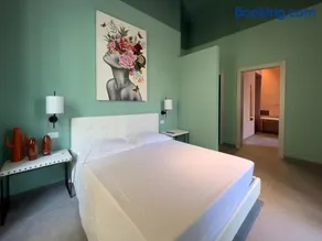 b&b Boutique Colors - Image 1