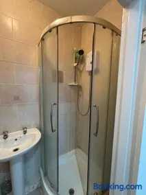 Newly refurbished One Bedroom Flat In Addlestone - Image 5