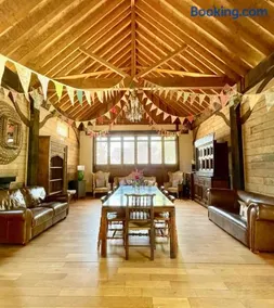 The Timber Barn South Downs West Sussex Sleeps 18 - Image 5