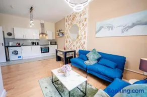 Central 2-Beds Perfect City Stay Minutes From Centre - Image 3