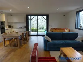 Appartement adapté aux familles avec terrasse, barbecue et piscine | Vue jardin - Image 2