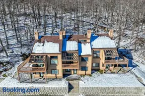Sachem Slopeside - Okemo Trailside 21B - Image 1