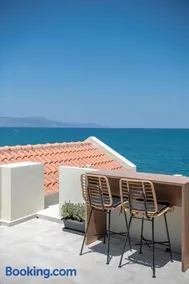 Lavender Suite with Sea View - Beach at your Doorstep - Image 1