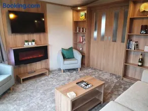 Beautiful Borders Cabin - Image 2