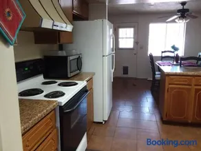Comfortable Generously Furnished Home - Image 4