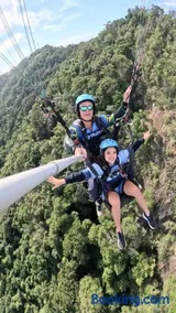 Voo de parapente em Niterói com vista pro RJ - Image 1