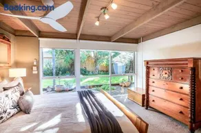 Coastal Couple Retreat - Gas Log Fireplace - Sleeps 2 - Ocean Grove - Image 5
