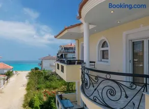 Prime Luxury Villa beach front - Image 1