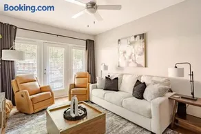 Modern Apt in Bricktown Downtown - Image 2