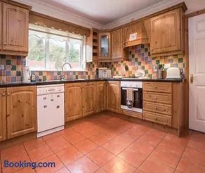 Superior 4 bedroom House Moville - Image 3