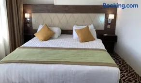 Up Town Hotel - Image 4