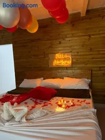 Cabaña tipo glamping con jacuzzi y malla catamaran en finca la fortuna - Image 2