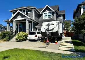 Cozy South Surrey Private Suite 1 Bedroom - 2 Beds - Separate Entrance - Image 1