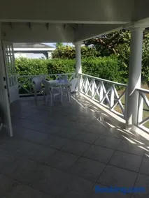 Spacious White House Villa 1 minute to sandy beaches - Image 3