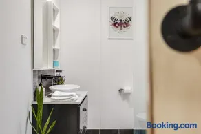 Stylish Cottage Near Hospital Precinct! - Image 1