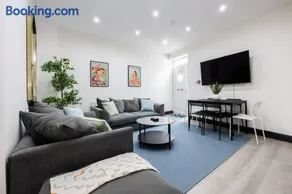 Stylish Didsbury Apartment - Walk to Train Station - Image 4