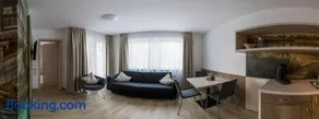 Boarding & HOUSE T24 - Image 2