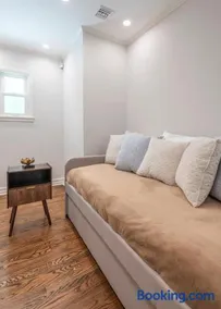 Serene Spanish Home in Prime West Hollywood Melrose Location - Image 2