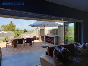 Modern spacious home in heart of Cape Winelands - Image 4