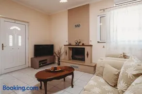 Villa Rosa 3 Bedroom with Sea View - Image 3