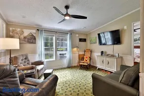 The Bomoseen Bungalow - Vermont Lake House Close to Ski Resorts! Private dock, ski rental ticket deals - Image 1