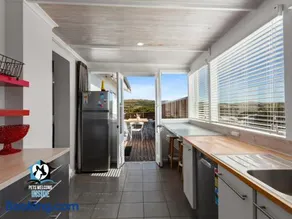 Stones Throw to Beach & Chiton Surf Club - Image 5