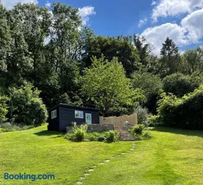 Secluded lodge with spectacular views and hot tub! - Image 3