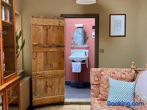 Little Hideaway - Central Frome - Image 4