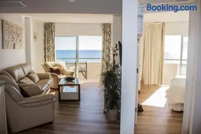 Beachfront apartment in Fuengirola with sea views - Image 3