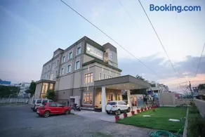 Hotel Grand Vekasa - Image 1
