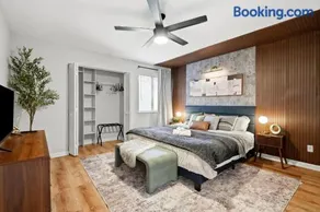Heritage Haus - Stylish 2BR w Deck Near Marietta Square, Dogs OK - Image 2