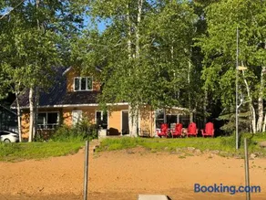 Chalet L'Oasis lakefront with private sand beach and in-ground hottub - Image 5