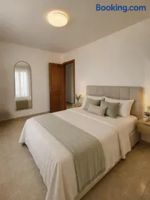 Cozy 2-Bedroom Apartment · Perfect Base to Explore - Image 1
