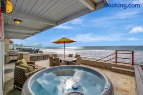 ON THE SAND!! Private Beach! OCEAN FRONT HOT TUB!! - Image 1