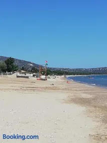 Marathon Beachside Villa 100m from the beach - Image 3