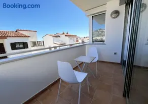 2-bedroom brand new apartment steps from the beach - Image 3
