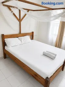 Modern and Stylish 2BR Bnb at Buxton Point - Image 1