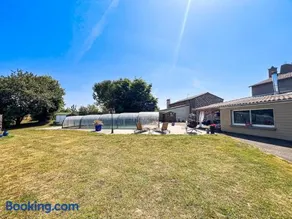 Grande maison en campagne avec piscine chauffée et découvrable - Image 3